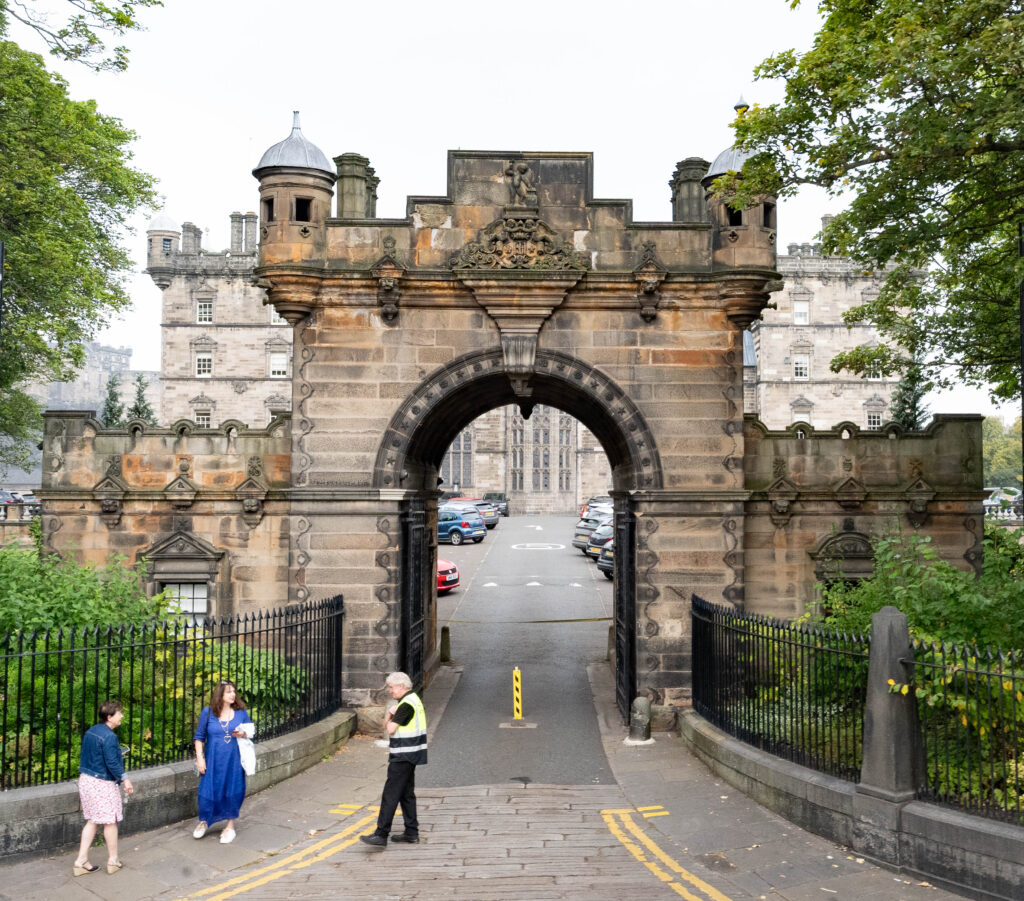 Cemetery's main gate, in London. SONY 24MM 1.4